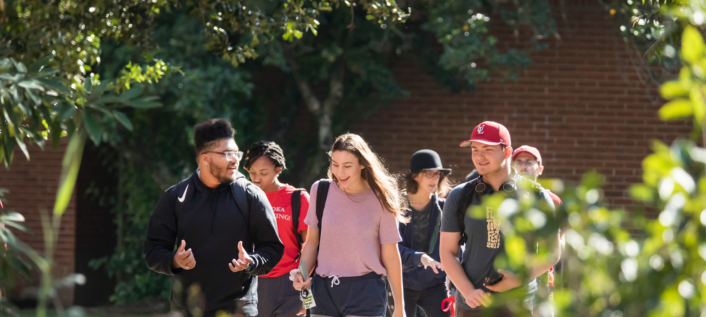 UL Lafayette students walking on campus