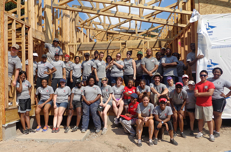 UL Lafayette students building a home