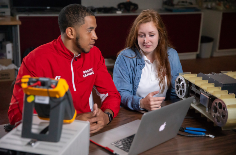 UL Lafayette mechanical engineering students working at a computer