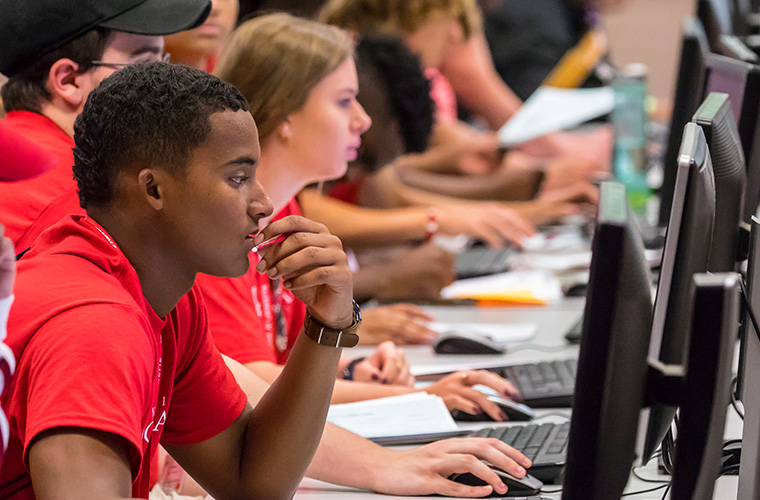 UL Lafayette students at computers