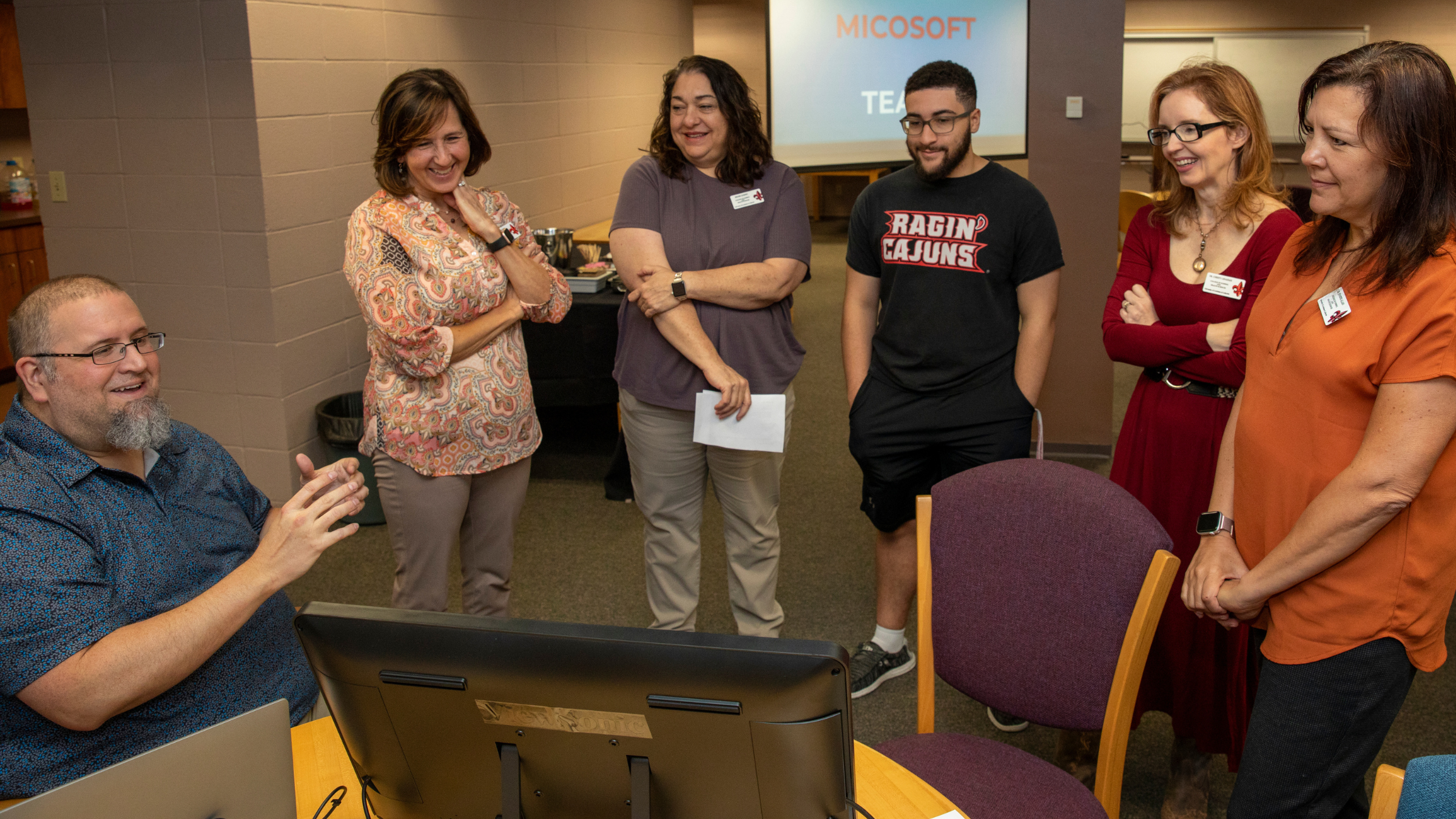 Instructional technologist Mike Williams presents to faculty members during the Office of Distance Learning Tech Tool Expo.