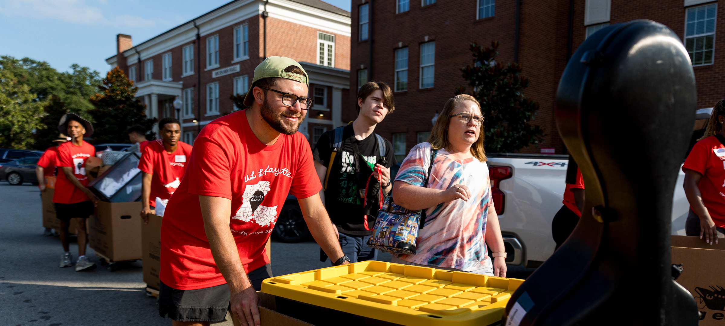 Students and their families moving into the dorms