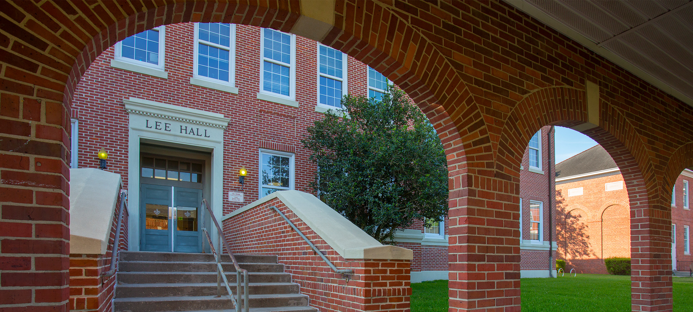 Entry to UL Lafayette's Lee Hall through the Walk of Honor