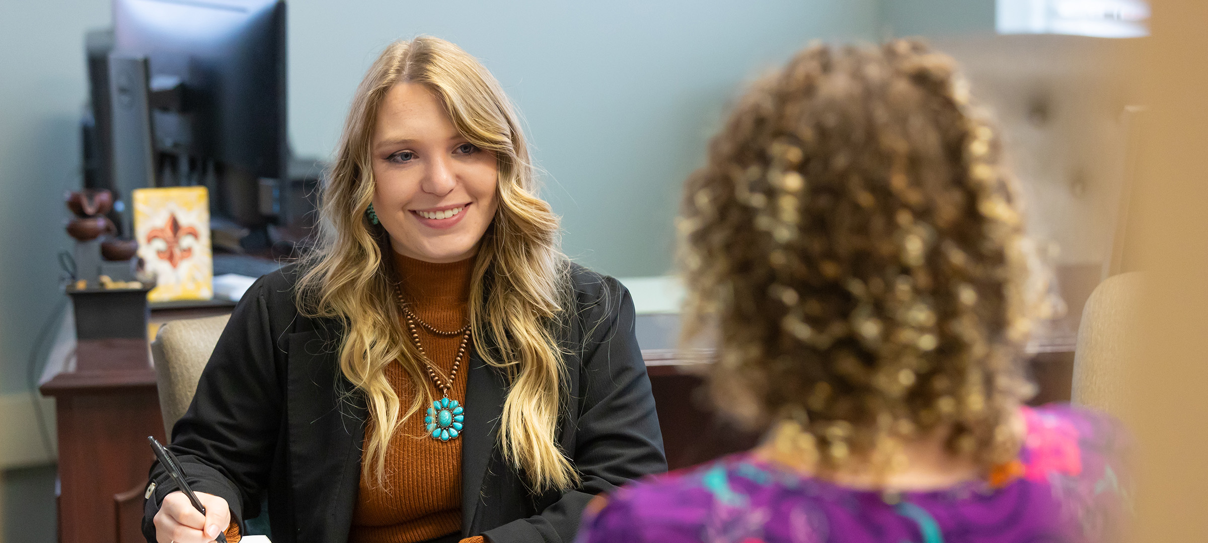 UL Lafayette counselor speaking with a UL Lafayette student during a counseling session.