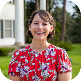 Alise Hagan, Instructional Designer at UL Lafayette, pictured in front of Whittington House. 