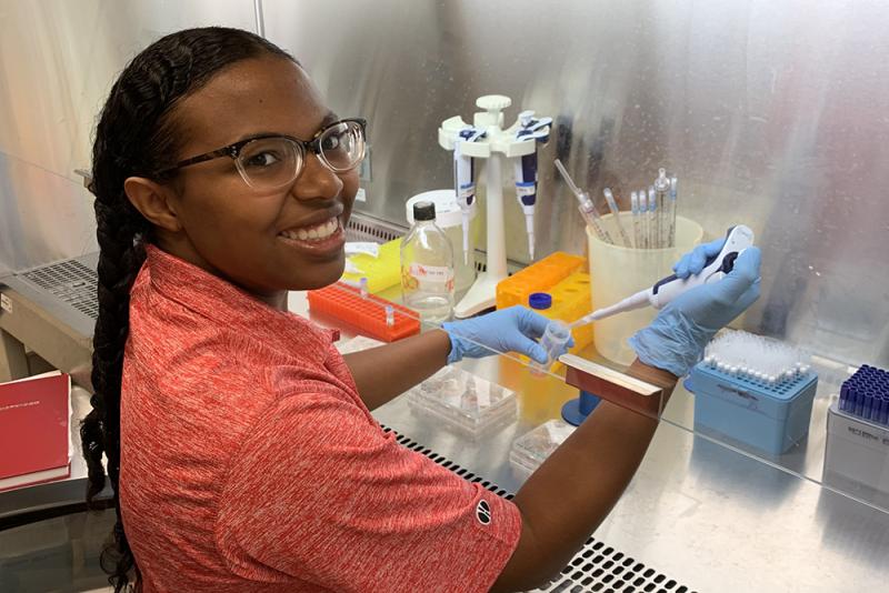 University of Louisiana at Lafayette biology major April Pruitt working on research