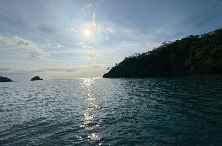 A scenic image of the ocean and Costa Rican coastline. 