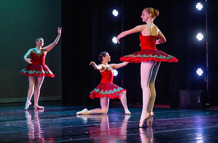 UL Lafayette dance students perform onstage