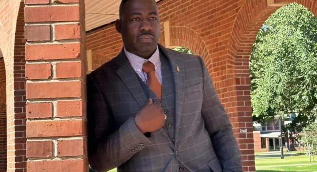 Jason Worley poses for a headshot on UL Lafayette's campus.
