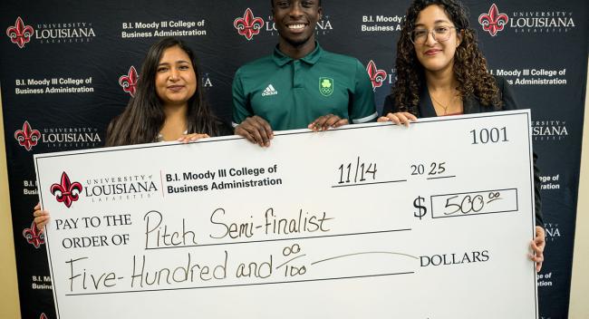 Students presented business ideas during the semifinals of the Inn-eaux-vate 2025 Entrepreneurship Pitch Competition