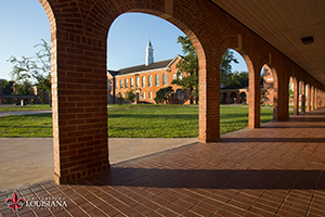 Desktop wallpaper of UL Lafayette's Stephens Hall seen through the Walk of Honor arches